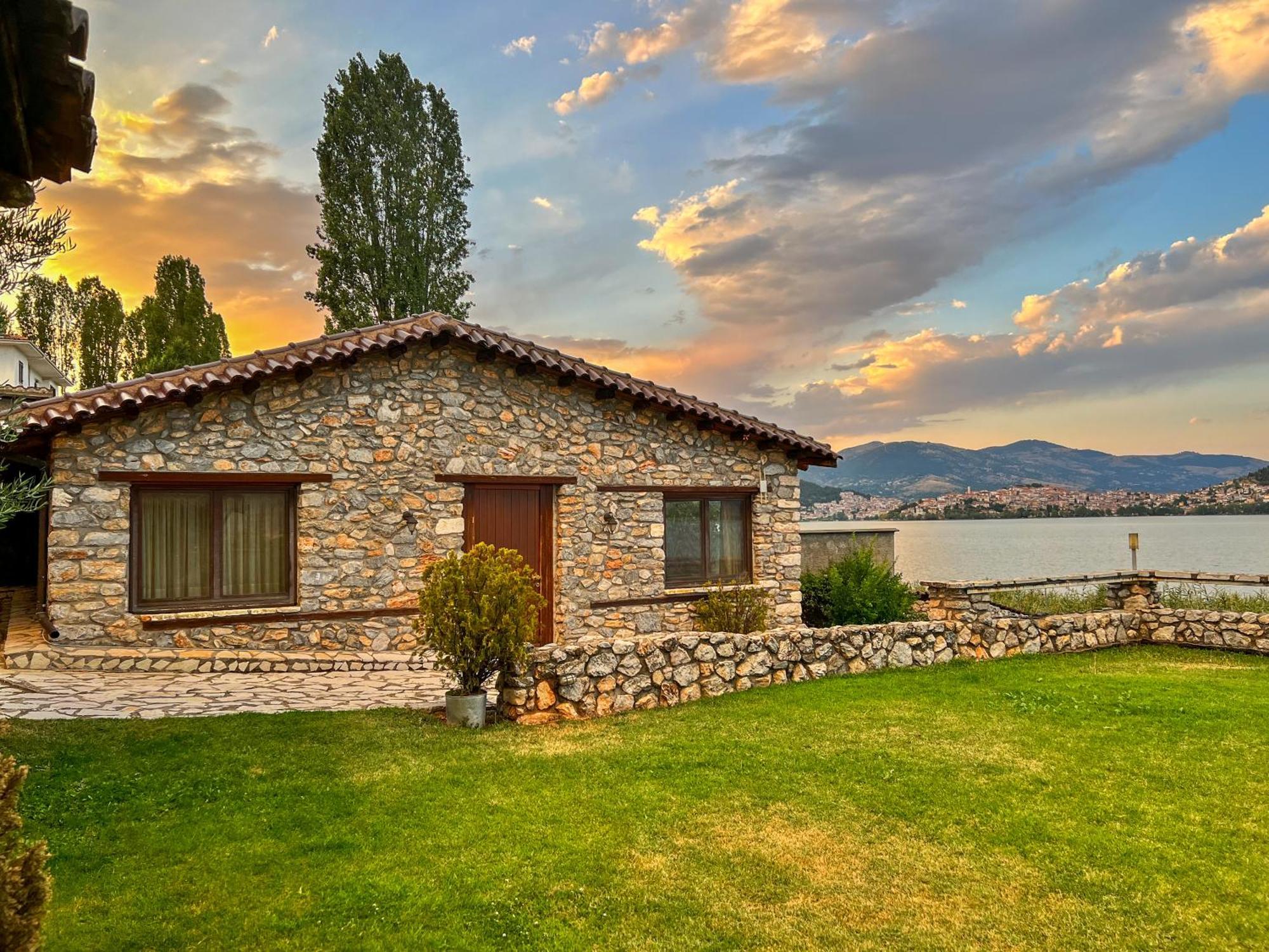 The Little Stone House By The Lake Кастория Экстерьер фото