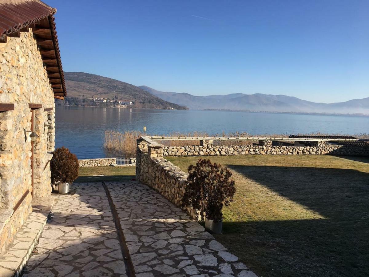 The Little Stone House By The Lake Кастория Экстерьер фото